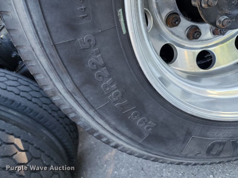 image for item KH9335 2012 Mack CXU613  semi truck