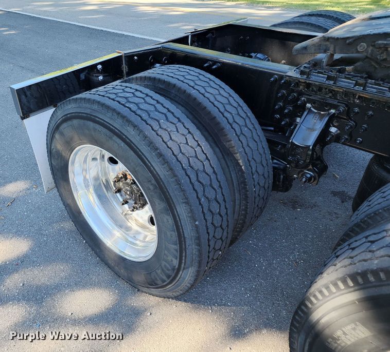 image for item KH9335 2012 Mack CXU613  semi truck