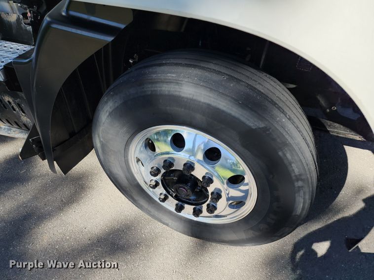 image for item KH9335 2012 Mack CXU613  semi truck