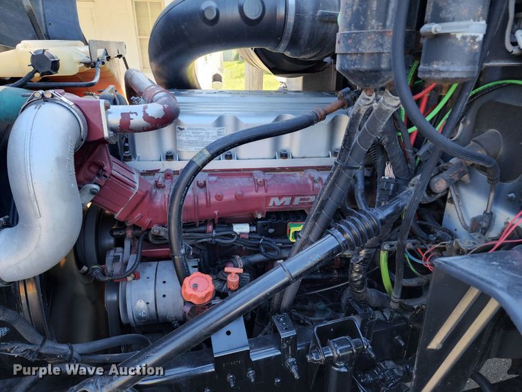 image for item KH9335 2012 Mack CXU613  semi truck