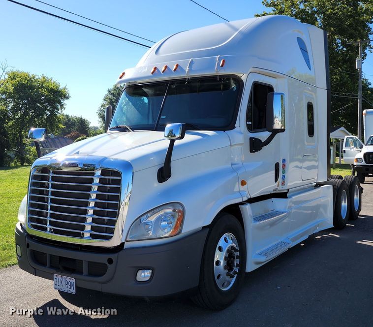 image for item KH9336 2014 Freightliner Cascadia  semi truck