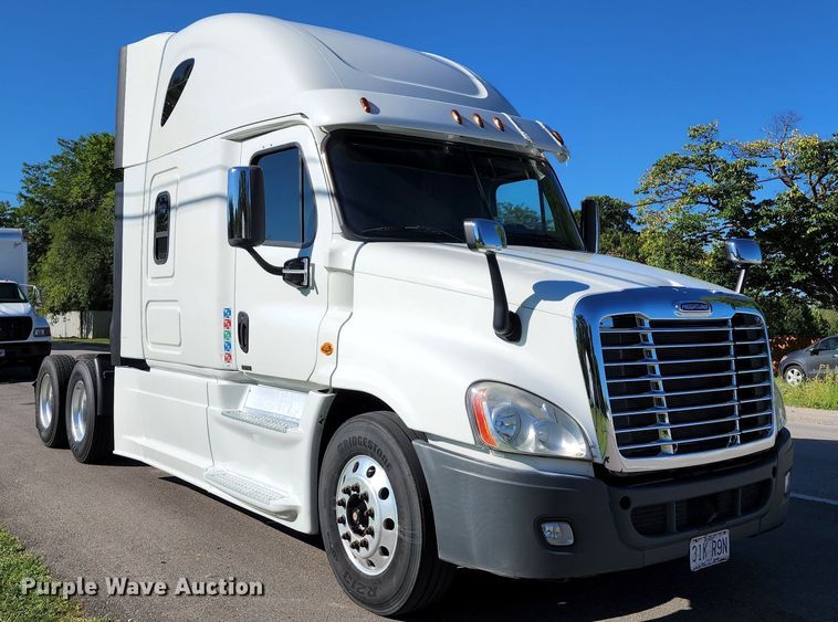 image for item KH9336 2014 Freightliner Cascadia  semi truck