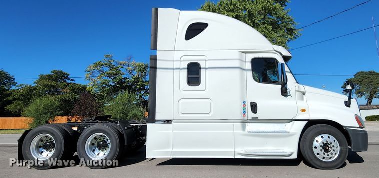 image for item KH9336 2014 Freightliner Cascadia  semi truck