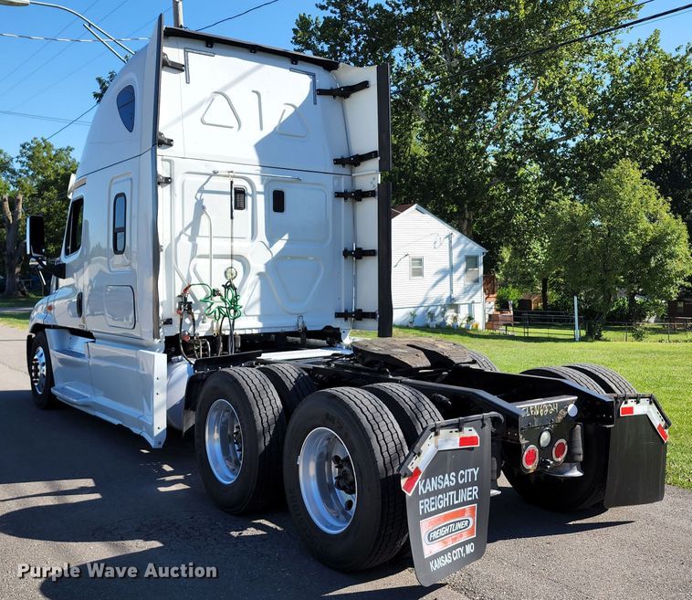 image for item KH9336 2014 Freightliner Cascadia  semi truck