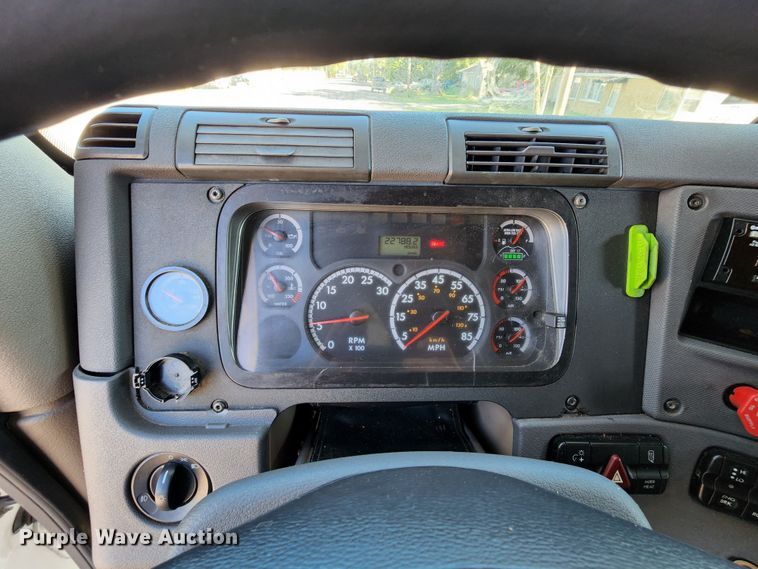 image for item KH9336 2014 Freightliner Cascadia  semi truck