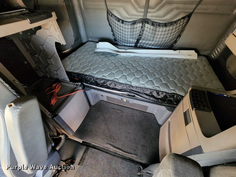 image for item KH9336 2014 Freightliner Cascadia  semi truck