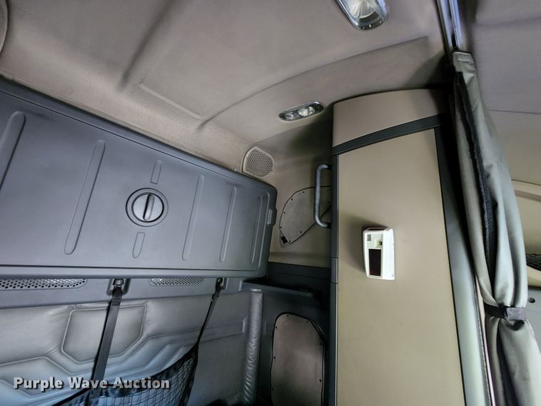 image for item KH9336 2014 Freightliner Cascadia  semi truck