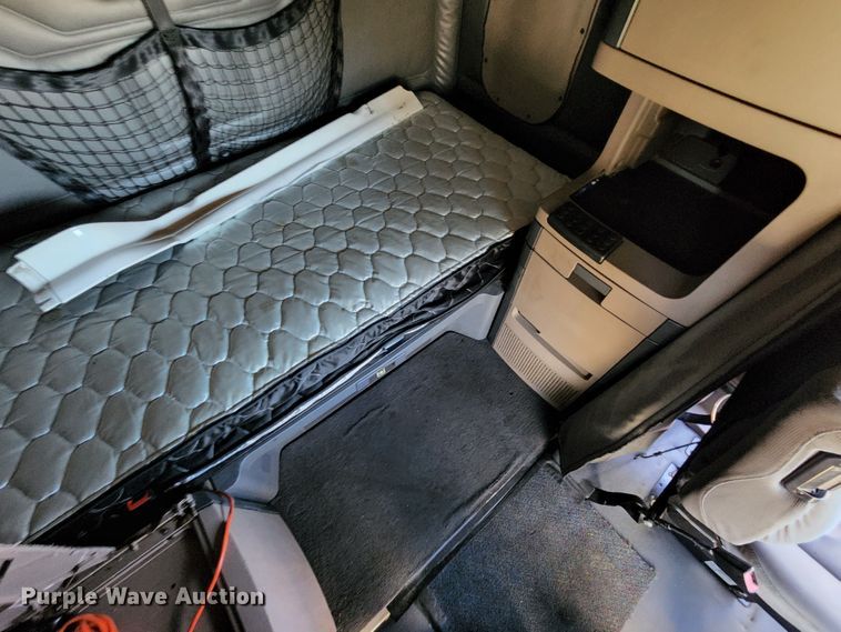 image for item KH9336 2014 Freightliner Cascadia  semi truck