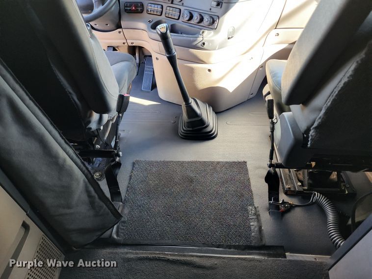 image for item KH9336 2014 Freightliner Cascadia  semi truck