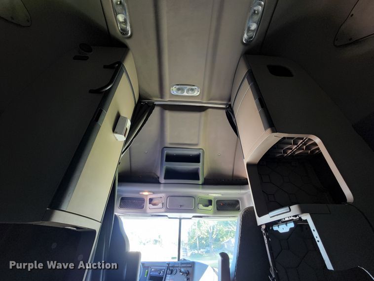 image for item KH9336 2014 Freightliner Cascadia  semi truck