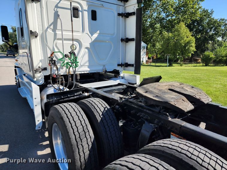 image for item KH9336 2014 Freightliner Cascadia  semi truck