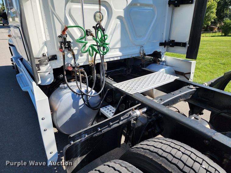 image for item KH9336 2014 Freightliner Cascadia  semi truck