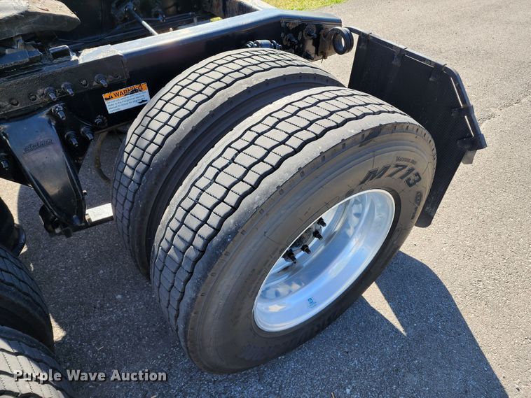 image for item KH9336 2014 Freightliner Cascadia  semi truck