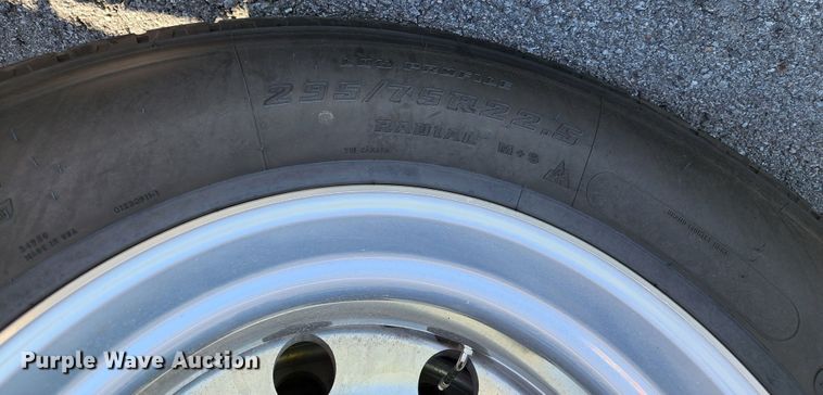 image for item KH9336 2014 Freightliner Cascadia  semi truck