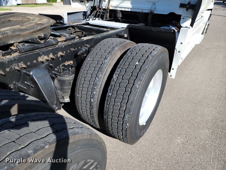 image for item KH9336 2014 Freightliner Cascadia  semi truck