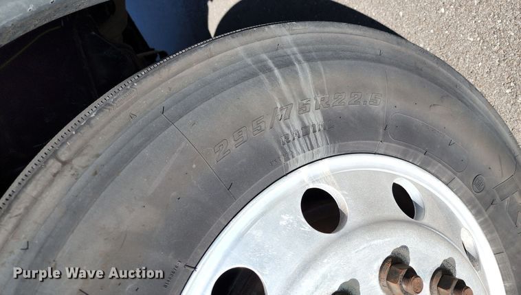 image for item KH9336 2014 Freightliner Cascadia  semi truck