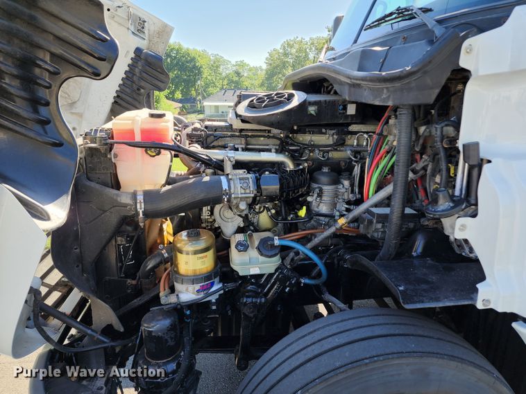 image for item KH9336 2014 Freightliner Cascadia  semi truck