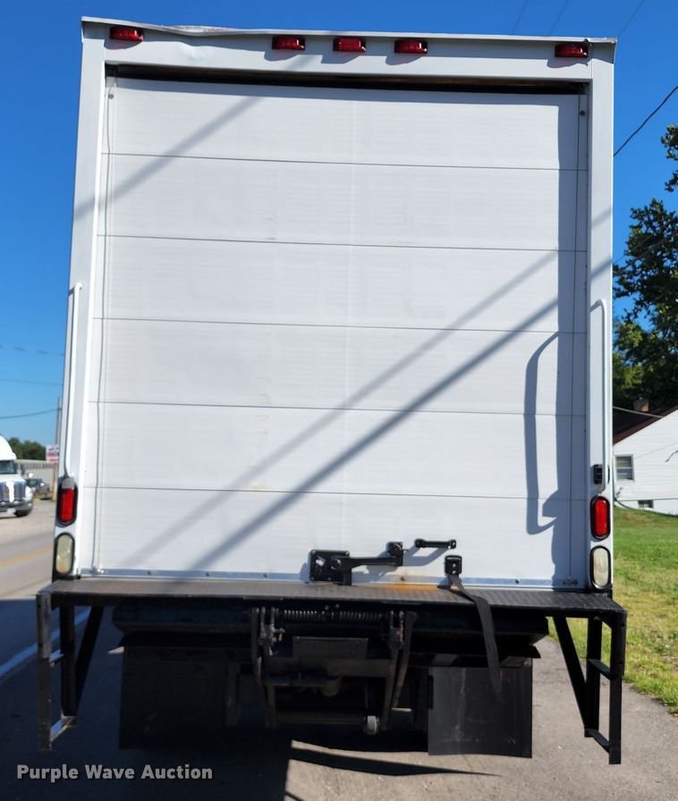 image for item KH9337 2002 Ford F650 Super Duty  box truck