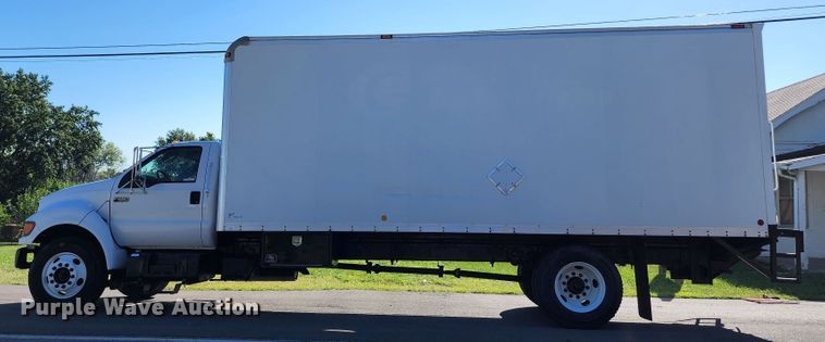 image for item KH9337 2002 Ford F650 Super Duty  box truck