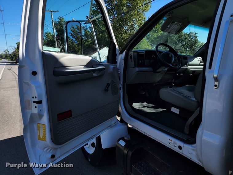 image for item KH9337 2002 Ford F650 Super Duty  box truck