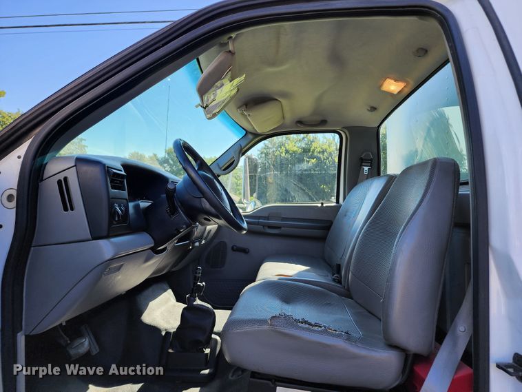 image for item KH9337 2002 Ford F650 Super Duty  box truck