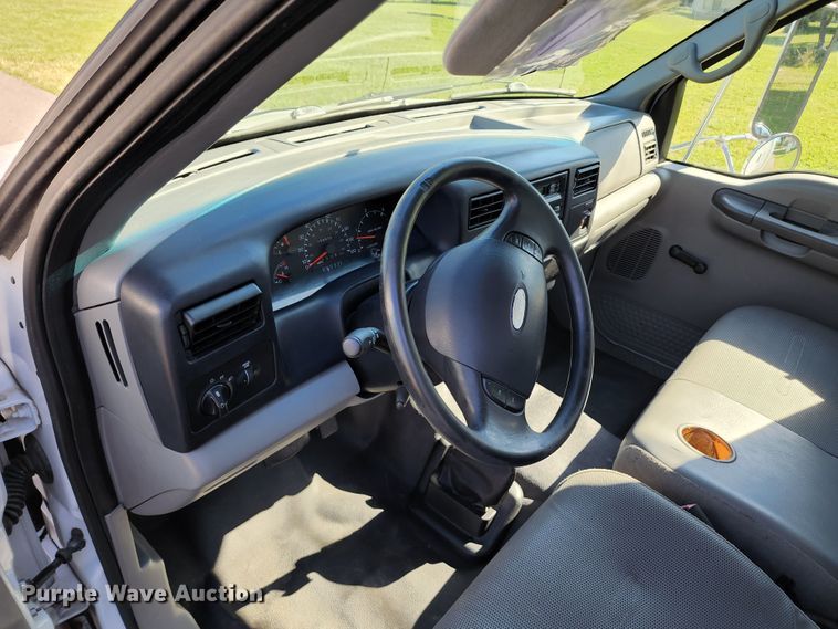 image for item KH9337 2002 Ford F650 Super Duty  box truck