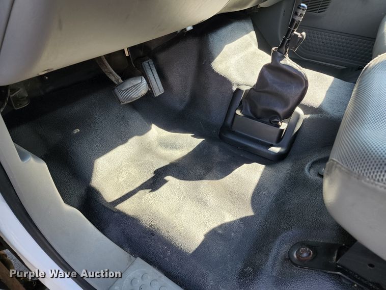 image for item KH9337 2002 Ford F650 Super Duty  box truck