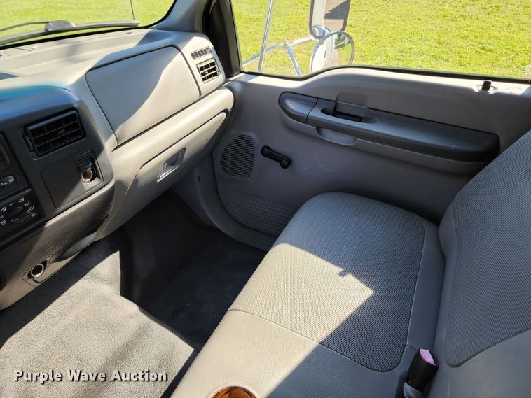 image for item KH9337 2002 Ford F650 Super Duty  box truck