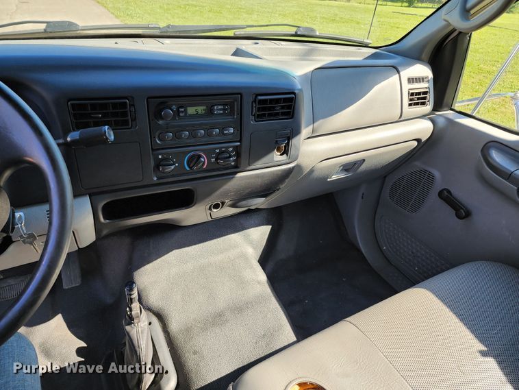 image for item KH9337 2002 Ford F650 Super Duty  box truck