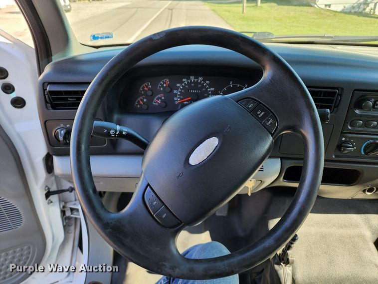 image for item KH9337 2002 Ford F650 Super Duty  box truck