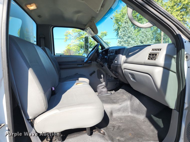 image for item KH9337 2002 Ford F650 Super Duty  box truck