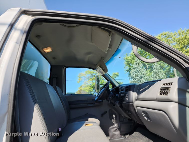 image for item KH9337 2002 Ford F650 Super Duty  box truck