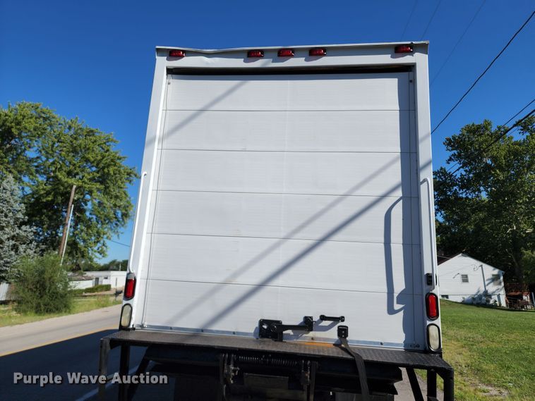 image for item KH9337 2002 Ford F650 Super Duty  box truck