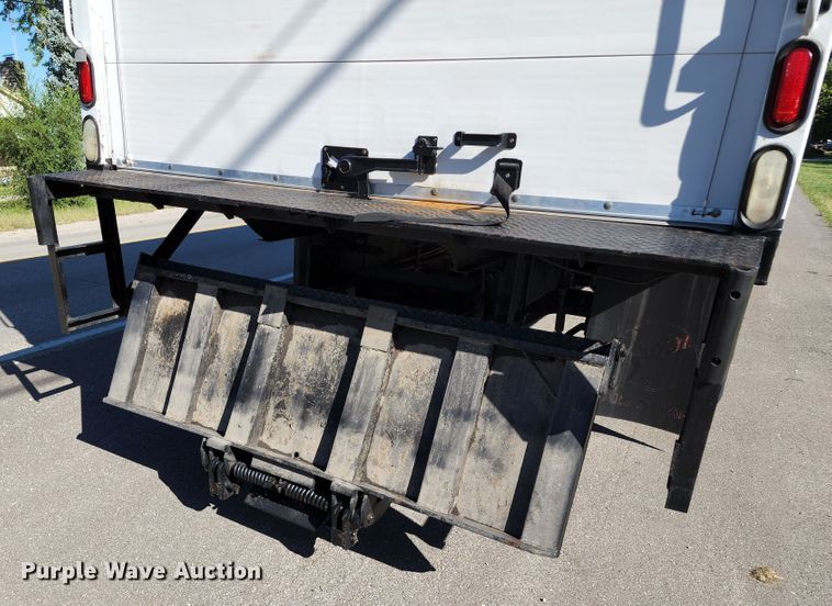image for item KH9337 2002 Ford F650 Super Duty  box truck