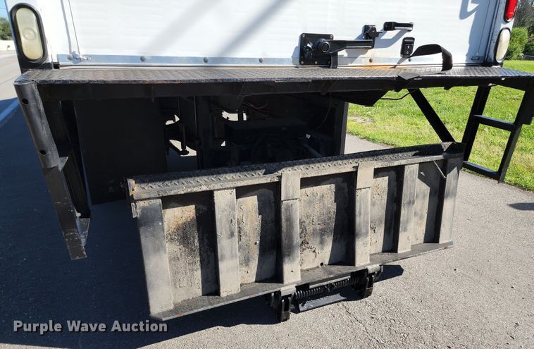 image for item KH9337 2002 Ford F650 Super Duty  box truck