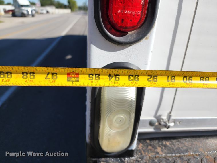 image for item KH9337 2002 Ford F650 Super Duty  box truck