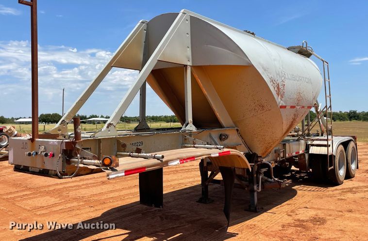 image for item KJ9761 1981 Fruehauf  pneumatic dry bulk trailer