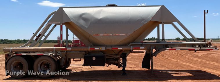 image for item KJ9761 1981 Fruehauf  pneumatic dry bulk trailer