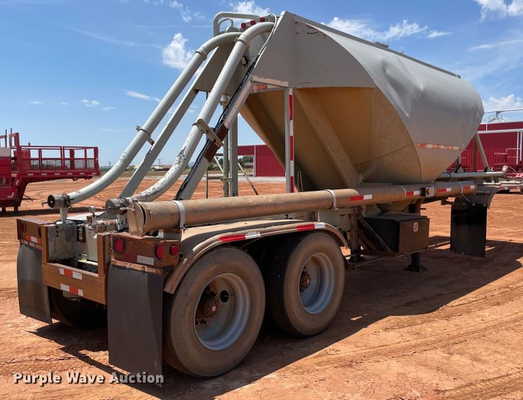 image for item KJ9761 1981 Fruehauf  pneumatic dry bulk trailer