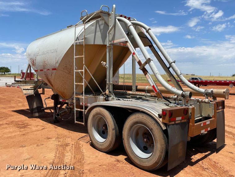 image for item KJ9761 1981 Fruehauf  pneumatic dry bulk trailer