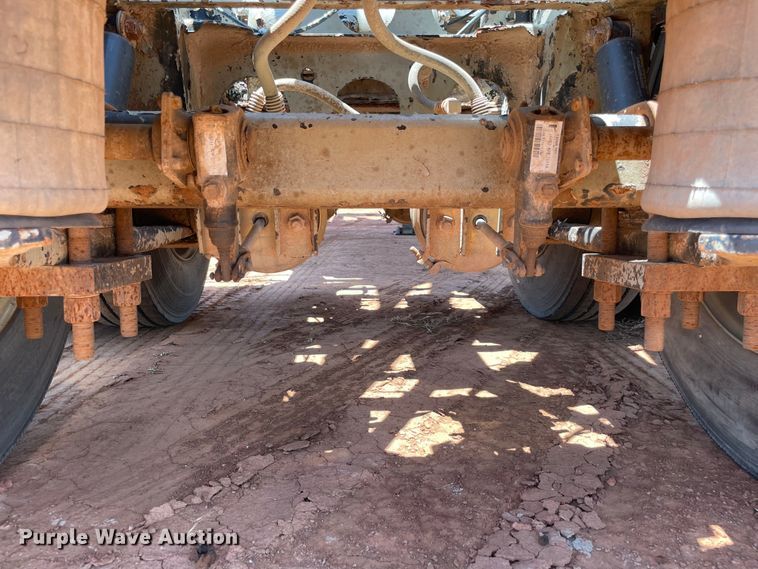 image for item KJ9761 1981 Fruehauf  pneumatic dry bulk trailer