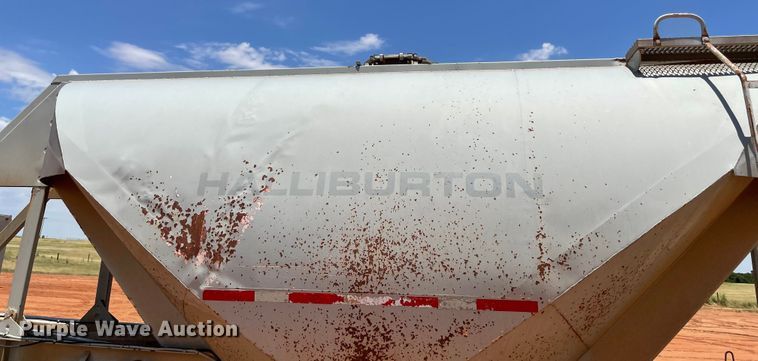 image for item KJ9761 1981 Fruehauf  pneumatic dry bulk trailer