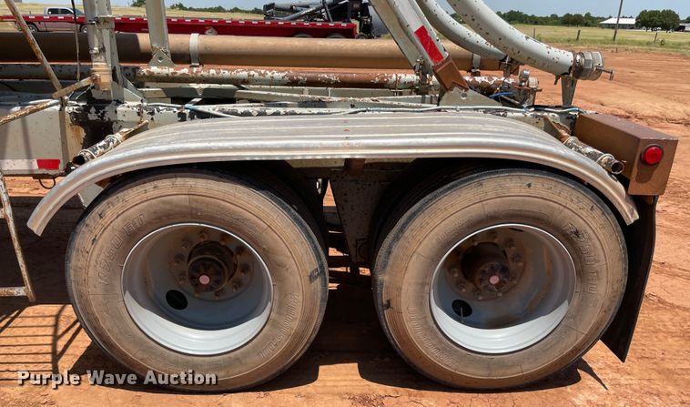 image for item KJ9761 1981 Fruehauf  pneumatic dry bulk trailer