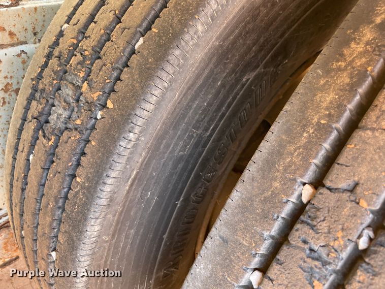 image for item KJ9761 1981 Fruehauf  pneumatic dry bulk trailer