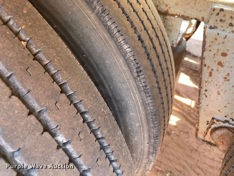 image for item KJ9761 1981 Fruehauf  pneumatic dry bulk trailer