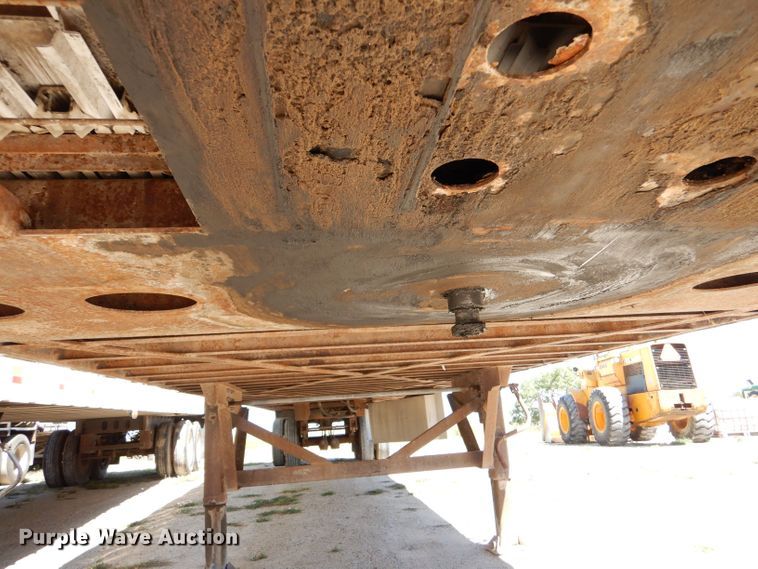 image for item LB9818 2002 Wilkens 0K2PA26ZCFSX  walking floor trailer