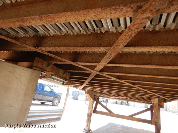 image for item LB9818 2002 Wilkens 0K2PA26ZCFSX  walking floor trailer