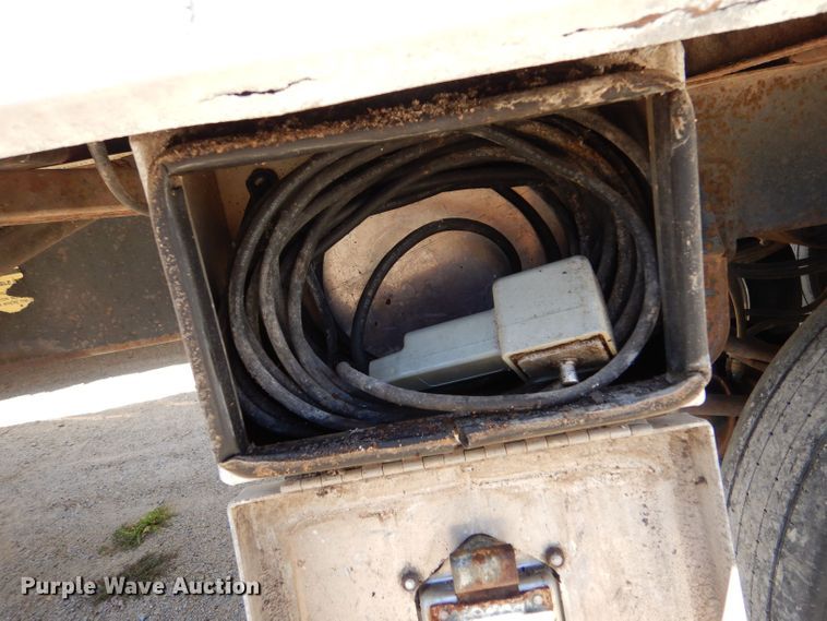 image for item LB9818 2002 Wilkens 0K2PA26ZCFSX  walking floor trailer