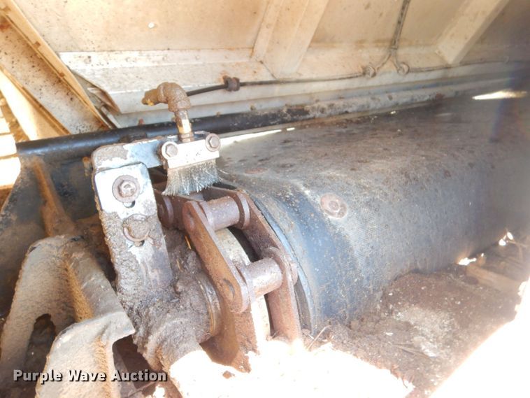 image for item LB9819 2005 Trail King  live bottom trailer