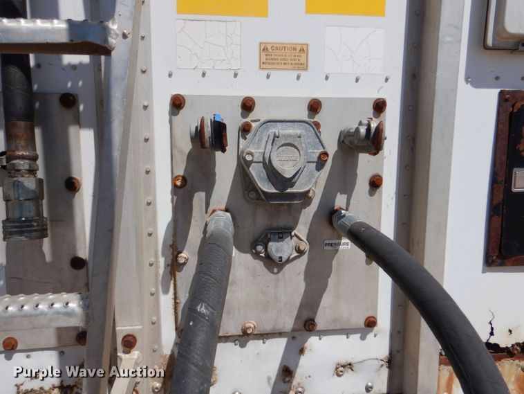 image for item LB9819 2005 Trail King  live bottom trailer